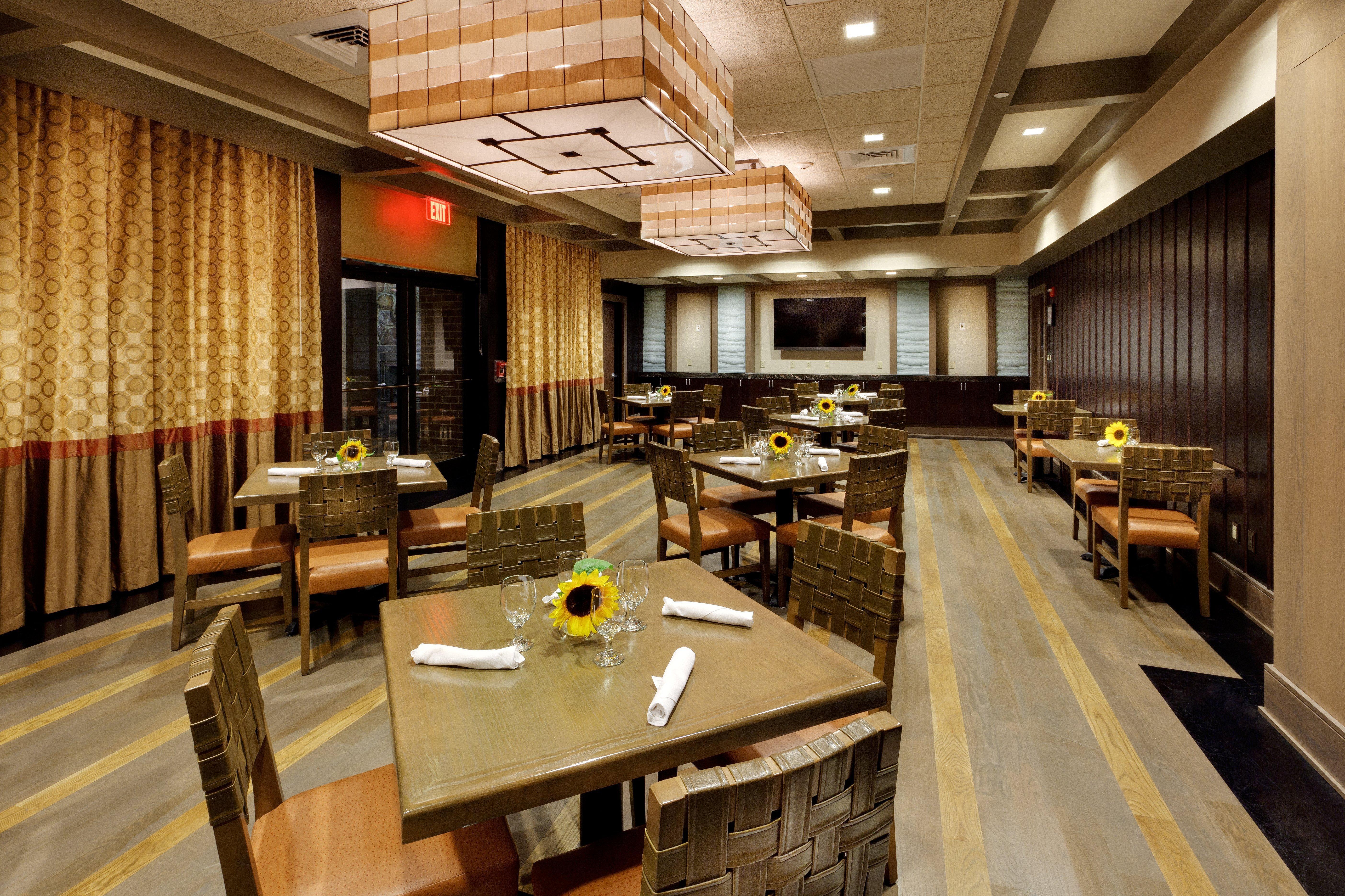 Hotel Indigo East End By Ihg Riverhead Restaurant photo